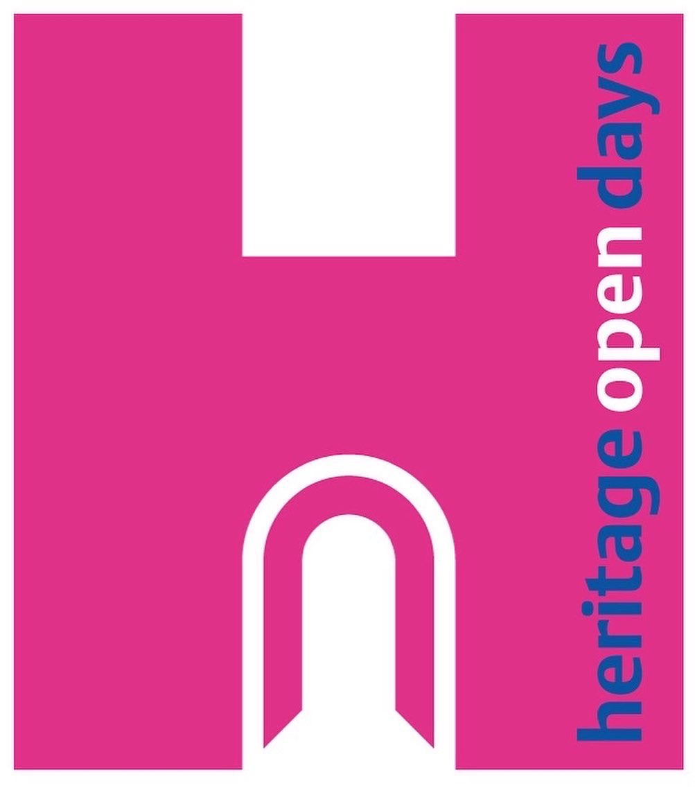 HERITAGE OPEN DAY IS BACK 

We’re throwing the doors open once again. Visitors are welcome to come &amp; enjoy the woodland walks, guided tours of the prestigious Keele Hall or explore one of our hidden treasures- our fascinating Raven Mason ceramics Collection. THREAD 1/2