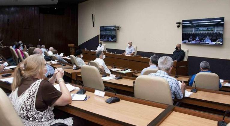 Gg_2014Sandra's tweet photo. El presidente de #Cuba, @DiazCanelB, llamó este lunes a enfrentar la pandemia de #COVID19 con responsabilidad individual y solidaridad entre la población, y enfatizó en la importancia de acatar con rigor los protocolos sanitarios. #CubaPorLaVida 

👉 https://t.co/d7mdJqEApq https://t.co/4Fyae2jL8l