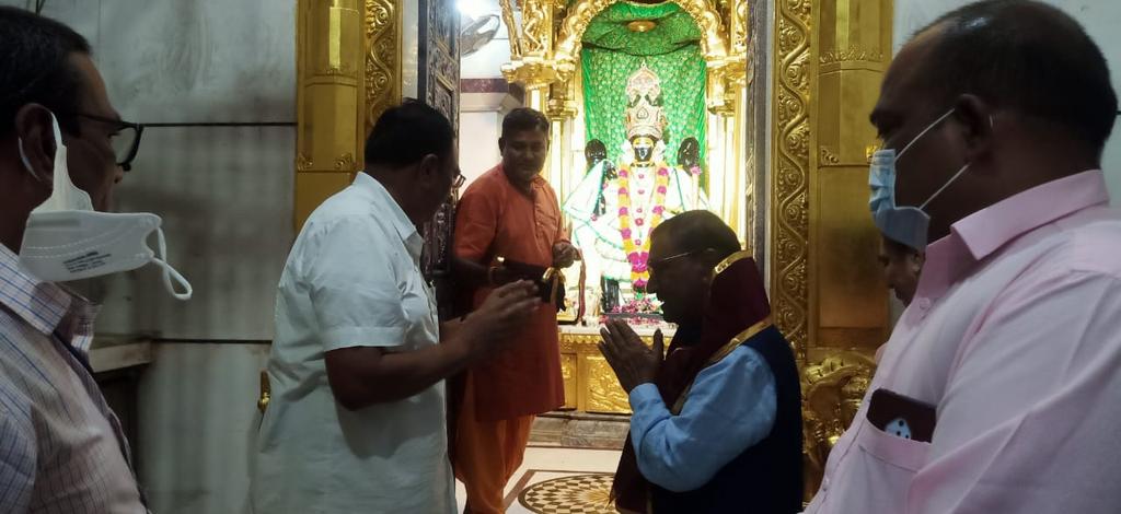 માન.મહેસૂલ મંત્રીશ્રી કૌશિકભાઈ પટેલ સાહેબ સાથે શામળાજી મંદિરમાં દર્શન કરી ભગવાનના આશીર્વાદ મેળવ્યા..<a href="/kaushikpatelbjp/">Kaushik Patel</a>