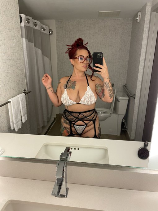 Last night 🤍🔲🖤🔳 https://t.co/Ej6uRxoVYz