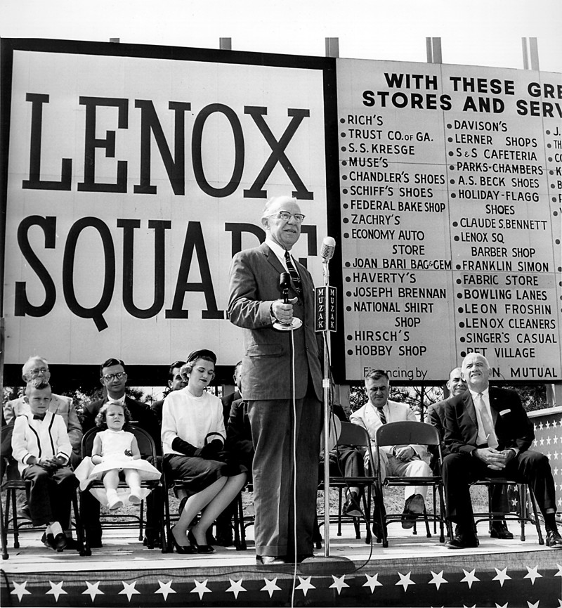 LenoxSqMall's tweet photo. Happy 62nd Birthday Lenox Square! In 1959, Lenox Square opened its doors to over 600,000 customers and has since welcomed millions of shoppers through its doors. We want to thank our wonderful customers and retailers from over the years! 🎉🎈 
#62years #lenoxsquare #simoncenter https://t.co/vFHtJKV1sk