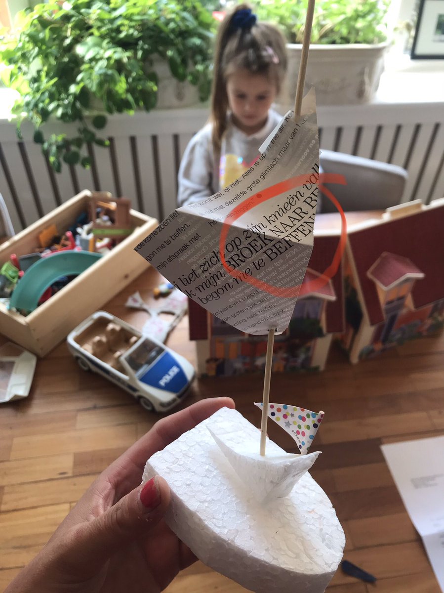 charliecharlie (@7charliecharlie) on Twitter photo Dochter heeft lief bootje gemaakt op de bso vandaag <a href="/LINDAmagazine/">LINDAmagazine</a>. Leuk hoe haar en mijn werk zo versmelt. Dochter heeft lief bootje gemaakt op de bso vandaag <a href="/LINDAmagazine/">LINDAmagazine</a>. Leuk hoe haar en mijn werk zo versmelt.