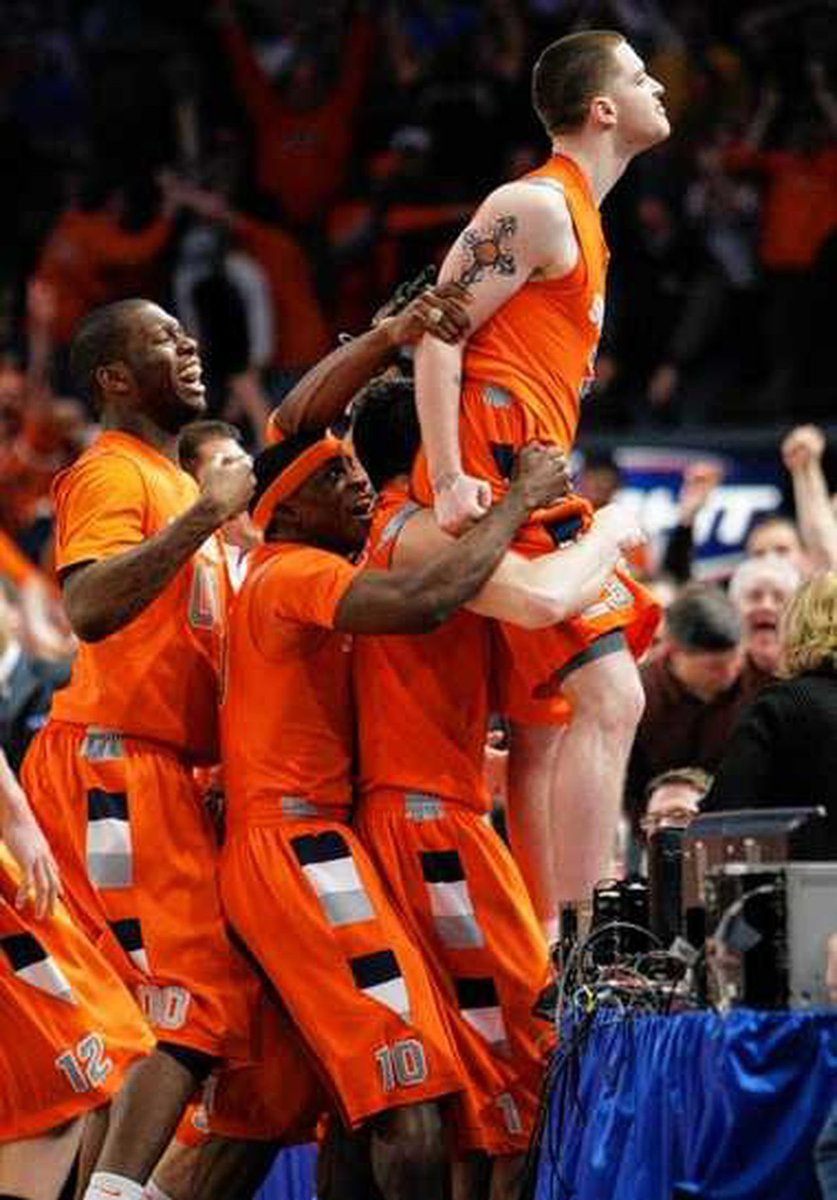 Cuse_army's tweet photo. We better see a recreation of this tonight if Boeheim’s Army wins it all. @BoeheimsArmy @thetournament https://t.co/Z1Sd2FpOej