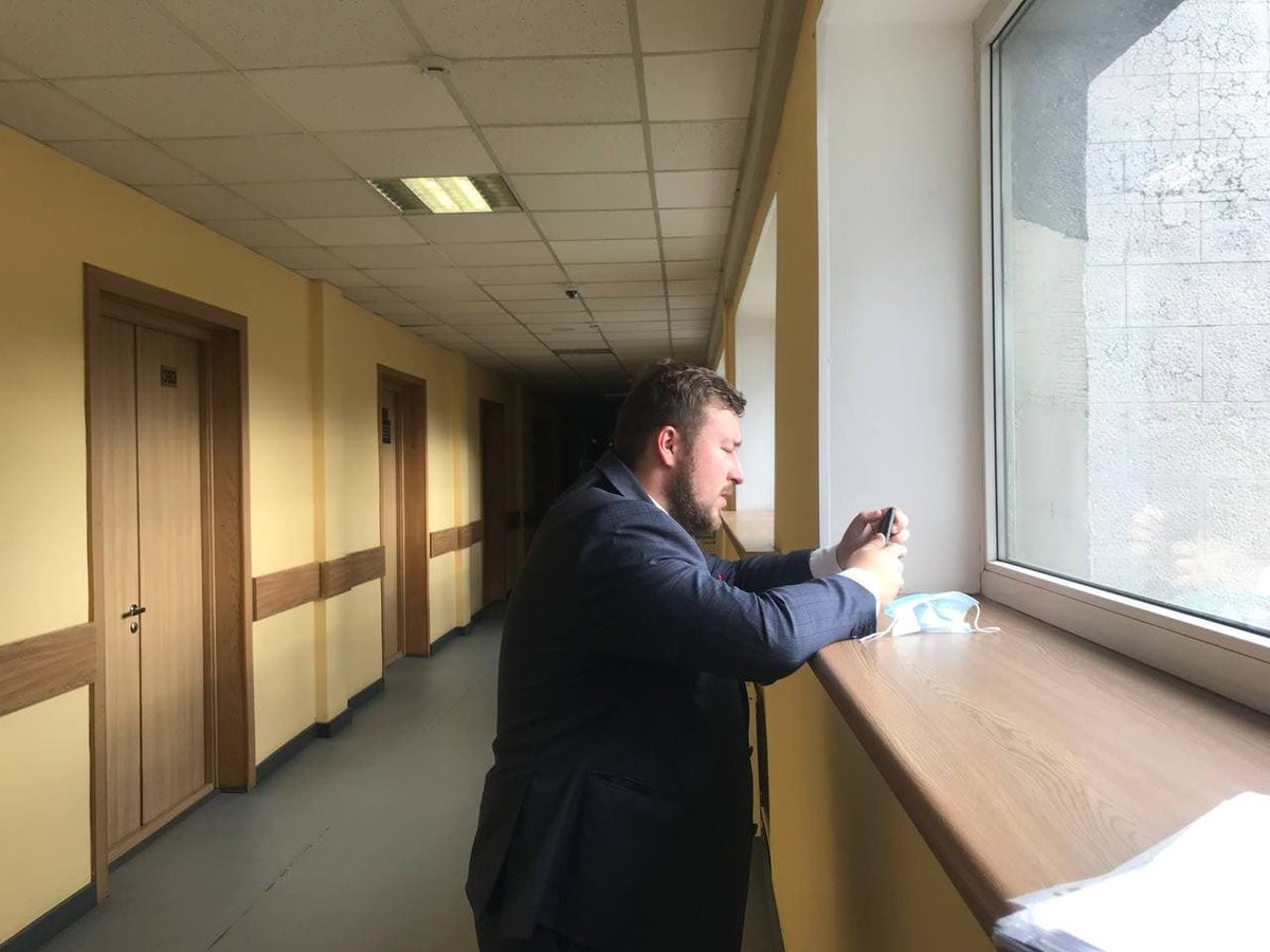 Полнейший произвол в Санкт-Петербурге! Прошу максимальный репост!

Наш кандидат в Заксобрание Савва Федосеев и его команда собрали подписи за регистрацию, приехали в ТИК и... их просто не приняла комиссия. В рабочее время.