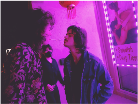 Touchin' butts 🍑 🚬