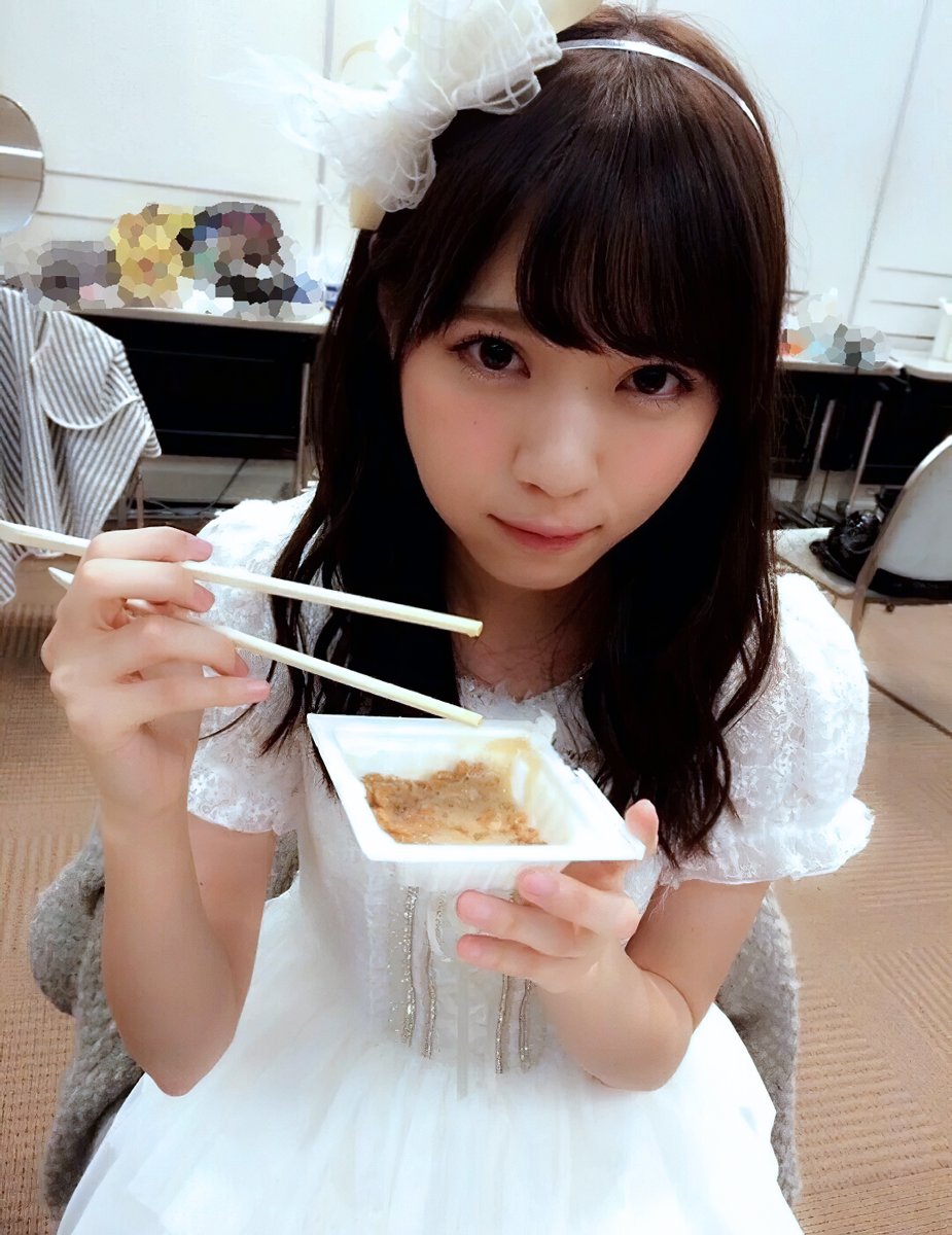 今日は #箸の日 なのでお箸で納豆を食べるなーちゃんをどうぞ #西野