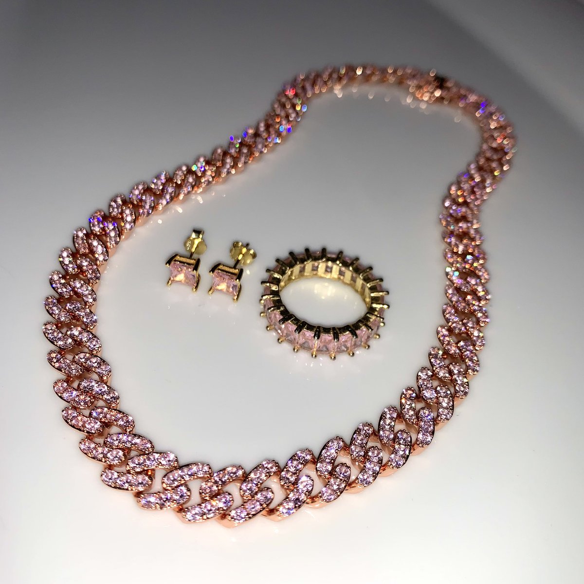 HS_Jewels's tweet image. Who loves pink?! The ring and the earrings are on sale for one set. 💖  Head on to our website link in our bio to shop! #dubaishop #jewelry