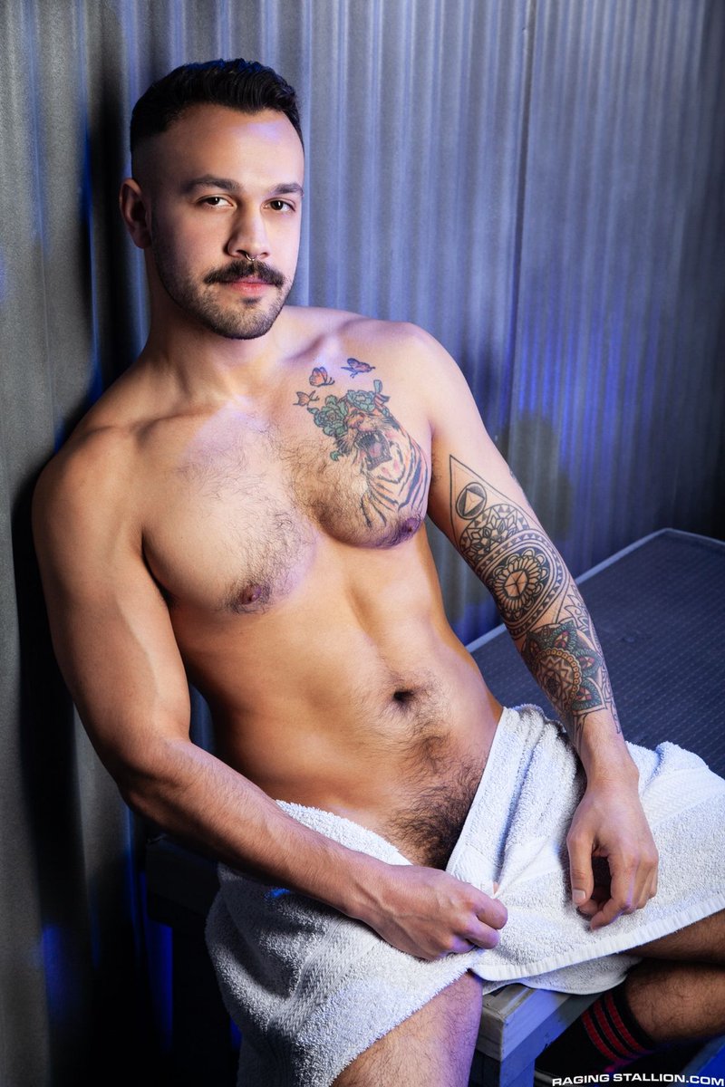 Morning, night or an afternooner- we're OPEN and hosting 24/7.

Stop into FLEXspas all week long for workday specials on rooms and lockers. 

For complete specials and pricing visit flexspas.com