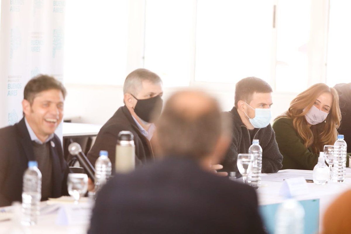 vtolosapaz's tweet photo. Junto a @DrDanielGollan acompañamos a @Kicillofok, @Carli_Bianco @CostaAugusto9 @fotermin y al intendente @BritosGuillermo, en una importante reunión con comerciantes y productores de Biocontinentar, llevada adelante en el Parque industrial de #Chivilvoy.
🔽 https://t.co/Xf2cQRyQoc