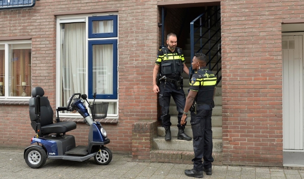Politie doet meerdere woninginvallen in Haagpoort, mogelijk arrestatie verricht