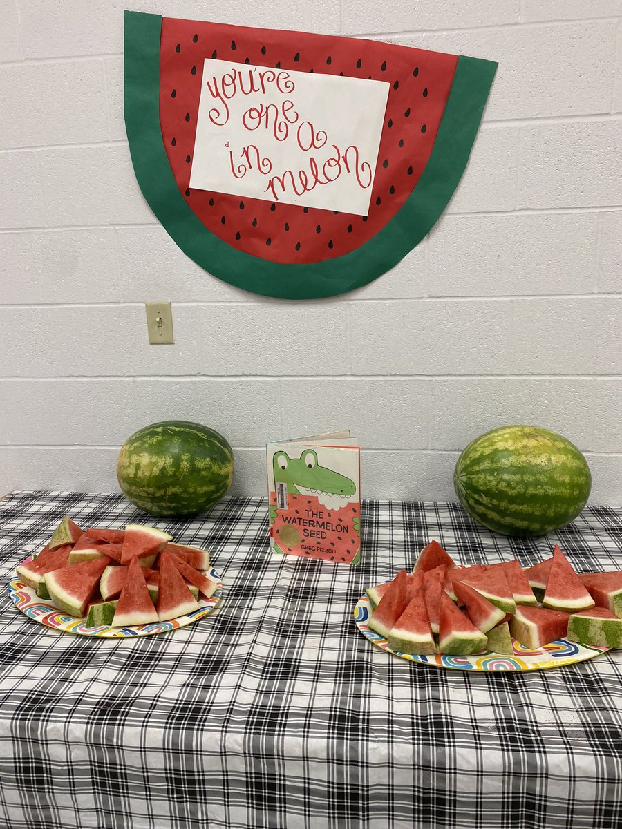 CastleHillsLib's tweet photo. 🍉Happy National Watermelon Day!🍉@NEISDLibrary @CHE_NEISD #neisdlibs #insidethecastle #elementarylibrarian https://t.co/c1YQUJo9GY