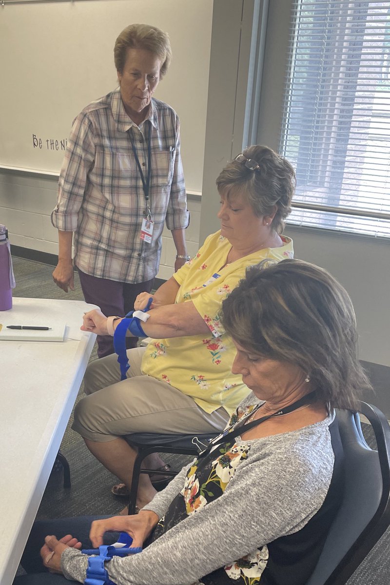 bettsgregory's tweet photo. New @Westside66 elementary teachers diving in to learn about ELA and Math philosophy and materials. Heath aids are practicing first aid : ) #westsidepl https://t.co/LJya1Za4Ps