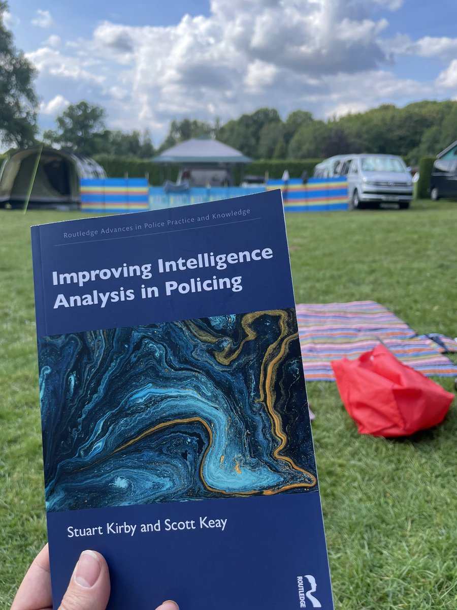 Keith_R_Jackson's tweet photo. @Jerry_Ratcliffe @Lisa_Tompson @scottkeay Seems to be holiday reading! https://t.co/M9u8xBdXR4