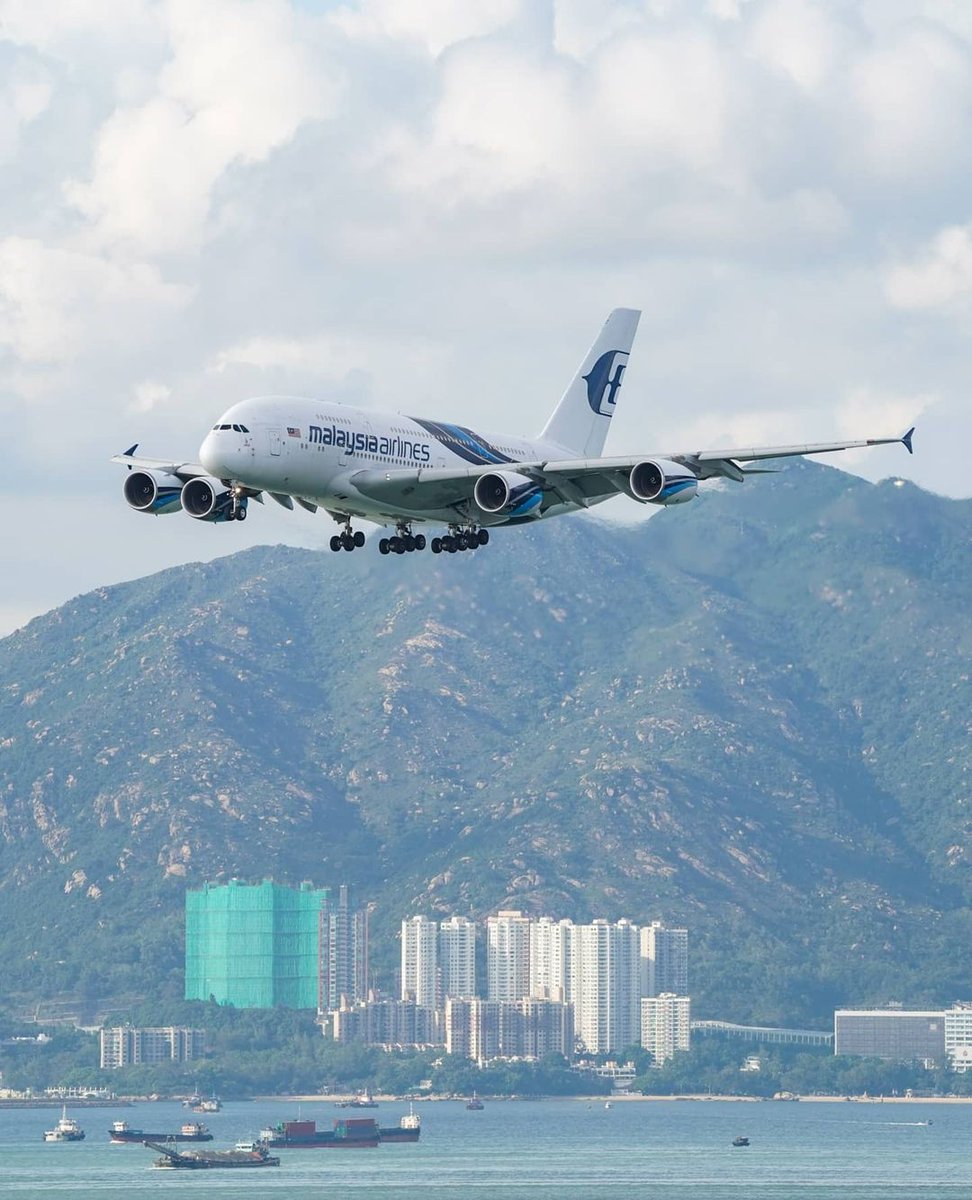 What was your first impression onboard the superjumbo #A380?

📸 _karl_ng

#FleetFriday #MalaysiaAirlines #FlyMalaysia