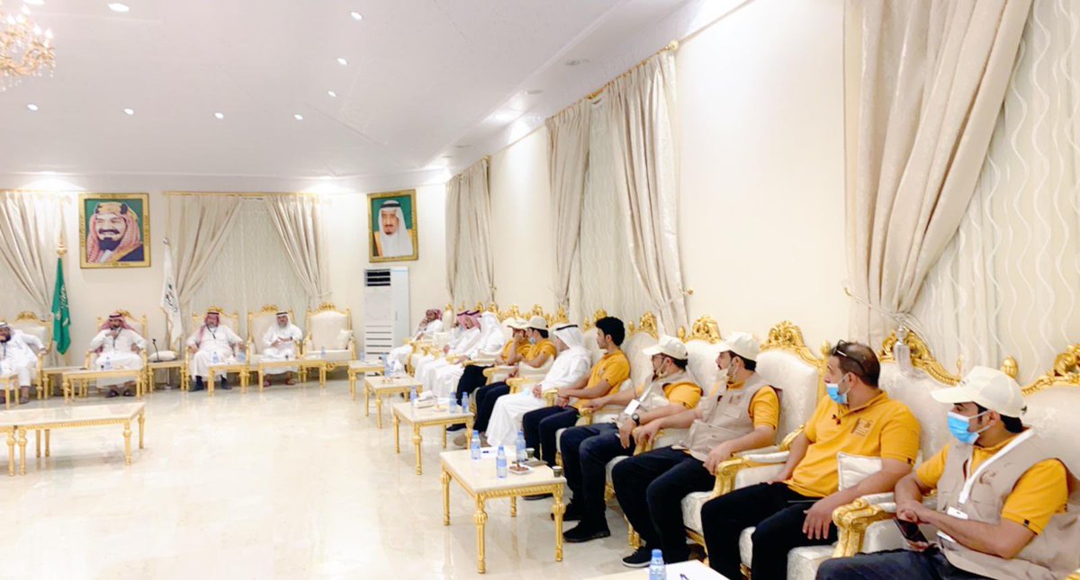friq_alm3's tweet photo. فريق أصدقاء ألمع في استقبال مجلس الجمعيات الأهلية بمنطقة عسير 
والمدرب م. محمد العاطفي يشيد بالفريق وفكرته شاكرًا لهم تعاونهم البنّاء. https://t.co/YGNEAsrtHn