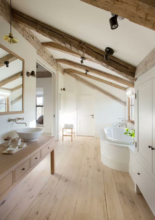 Light1Realty's tweet image. Which of these attic bathrooms inspires you? #decortips #homedesign  cpix.me/a/126603581
