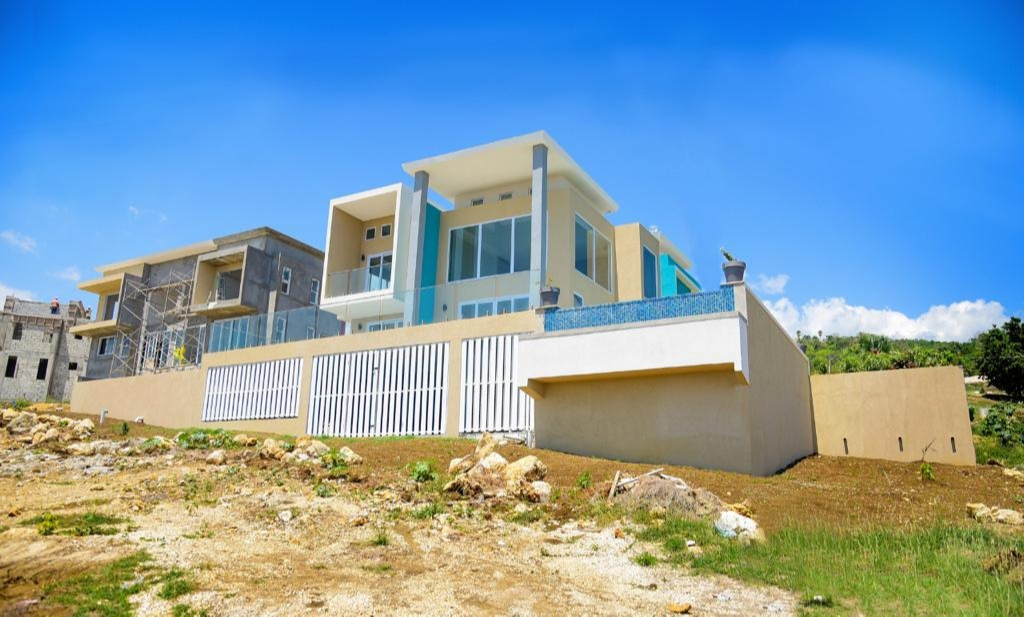 Lunar Sands is a favourite of many. With over 3000 sq feet, this gorgeous unit boasts 3 bedrooms.

Interesting in owning a home like this? Let’s arrange a tour!

#WhiteHouseBeachClub #ResortLiving #VacationHome #lunarsands #moorlanddevelopment