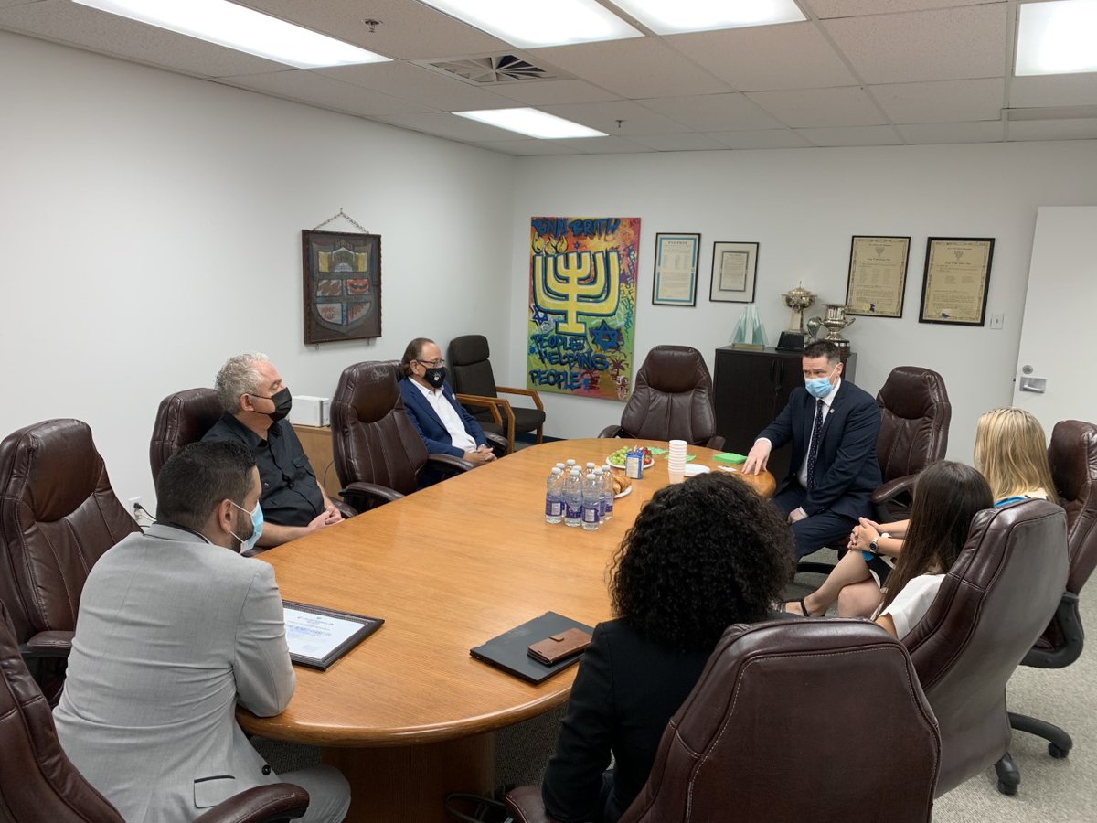 bnaibrithcanada's tweet photo. We thank Minister Charette @CharetteB for visiting the B'nai Brith Canada offices in #Montreal this morning.

To acknowledge his friendship and support to the Canadian Jewish community in the fight against #antisemitism, we presented him with a certificate of appreciation. https://t.co/LBx7ztwkBP