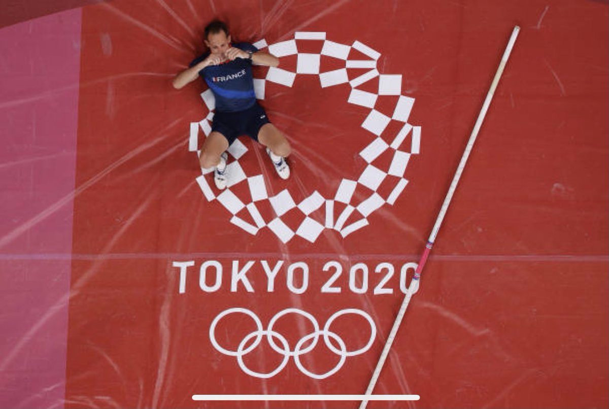 PLAISIR - PEUR - FIERTÉ… les émotions du soir.
8e des Jeux Olympique avec 5m70… avec une cheville gauche  et un talon droit blessé. 
Je n’aurai jamais espéré cela a tout point de vu.
Merci à tous pour vos messages et votre soutien, je ne lâcherai jamais 👊🏼
📸 Getty images