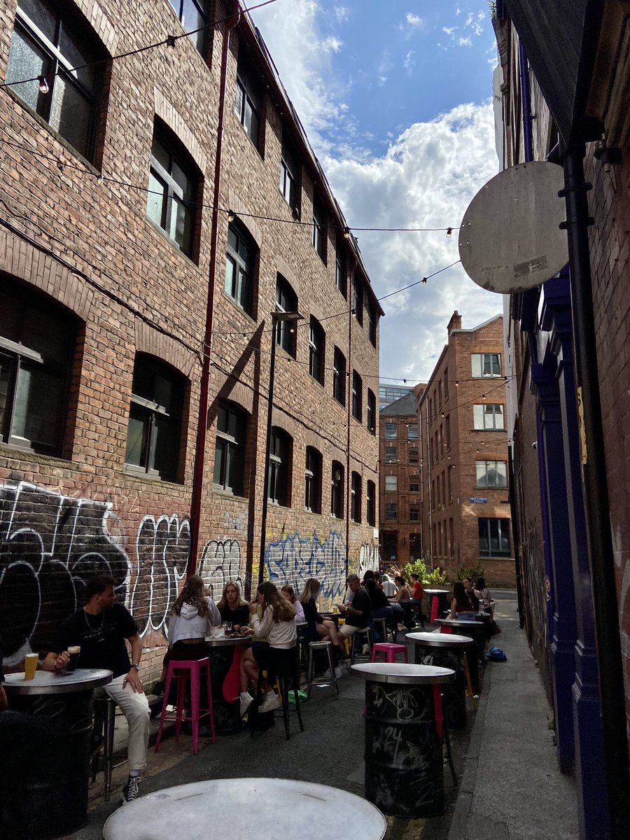 WATD_NQ's tweet photo. Feels good to have the sun back doesn’t it! Who’s about ready for some post-work pints?? 🙋🏻‍♀️🙋🏼‍♂️ https://t.co/DcxllVl7ya