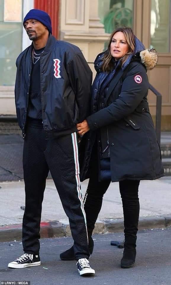 1RealMir's tweet image. SNOOP JUST BE DOING ANYTHING 🤣🤣🤣

WHY IS HE ON LAW AND ORDER??? LOL