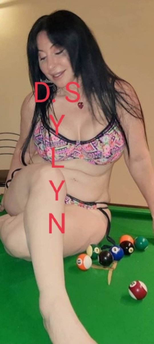 #ما مره ذكروني وبچو؟
يذكروني لو أصلا نسو؟ 
يمر إسمي صدفه محدن 
تخنقه لعبره!! 
مرات ارجع ل ورا مليون 
خطوه مالوجع
والسبب مافي دلع