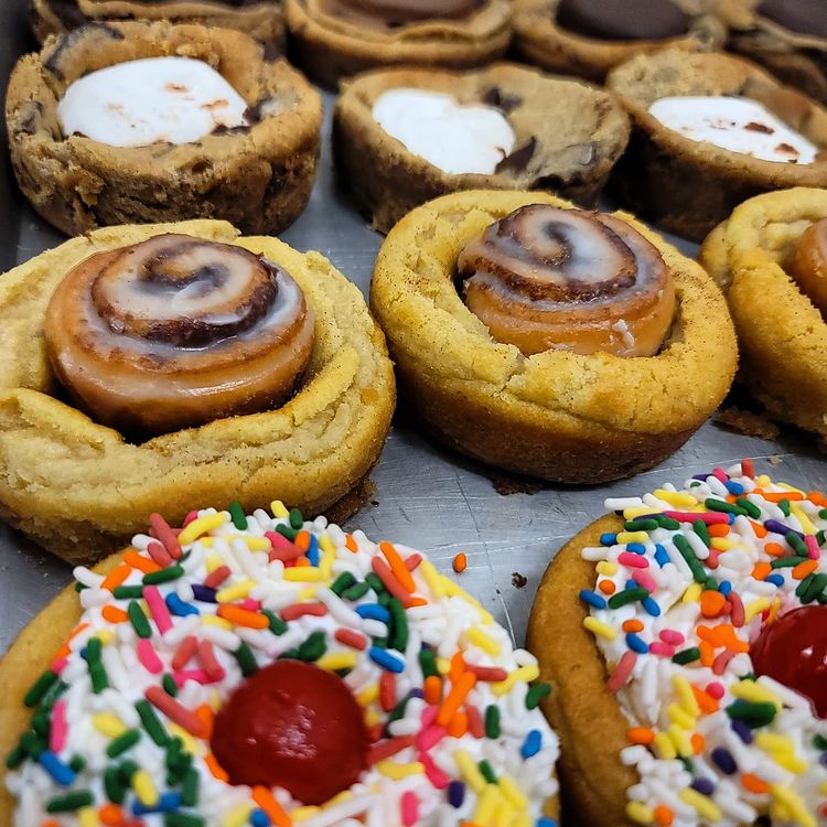 ScenicPGH's tweet photo. Wondering what we're serving at our #BrewsForViews fundraiser August 21? Behold. Dessert selections from @SinfulSweetsPGH Also BBQ and sides from @SpitfireZ_ 6 different craft brews, and our musical artist @chezuro #keepitscenic #Pittsburghbeer https://t.co/ZQNXh5aEqx https://t.co/LhoTTAojZ5