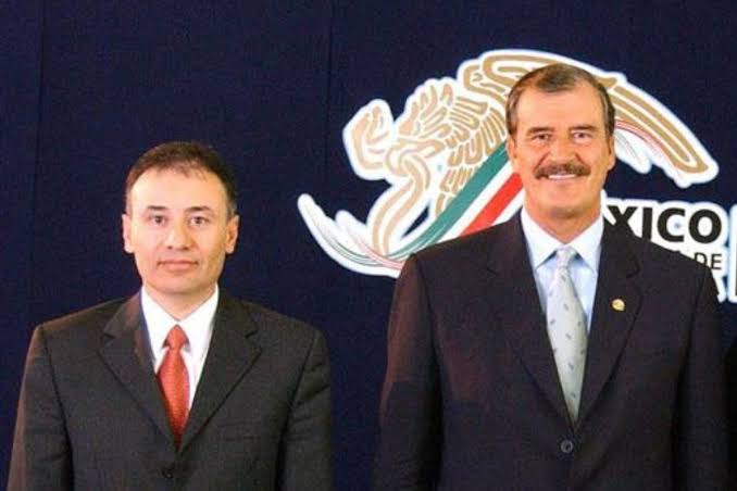 Mexxxikn0's tweet photo. ¡Uy!, ya quiero ver cuando llamen a comparecer como indiciado a Alfonso Durazo, próximo gobernador de Sonora y primer secretario de seguridad con López, pero en 2000 secretario particular de Vicente Fox, ¡lo que le ha de saber de las corruptelas que hicieron juntos!, https://t.co/u3hzesKaF1