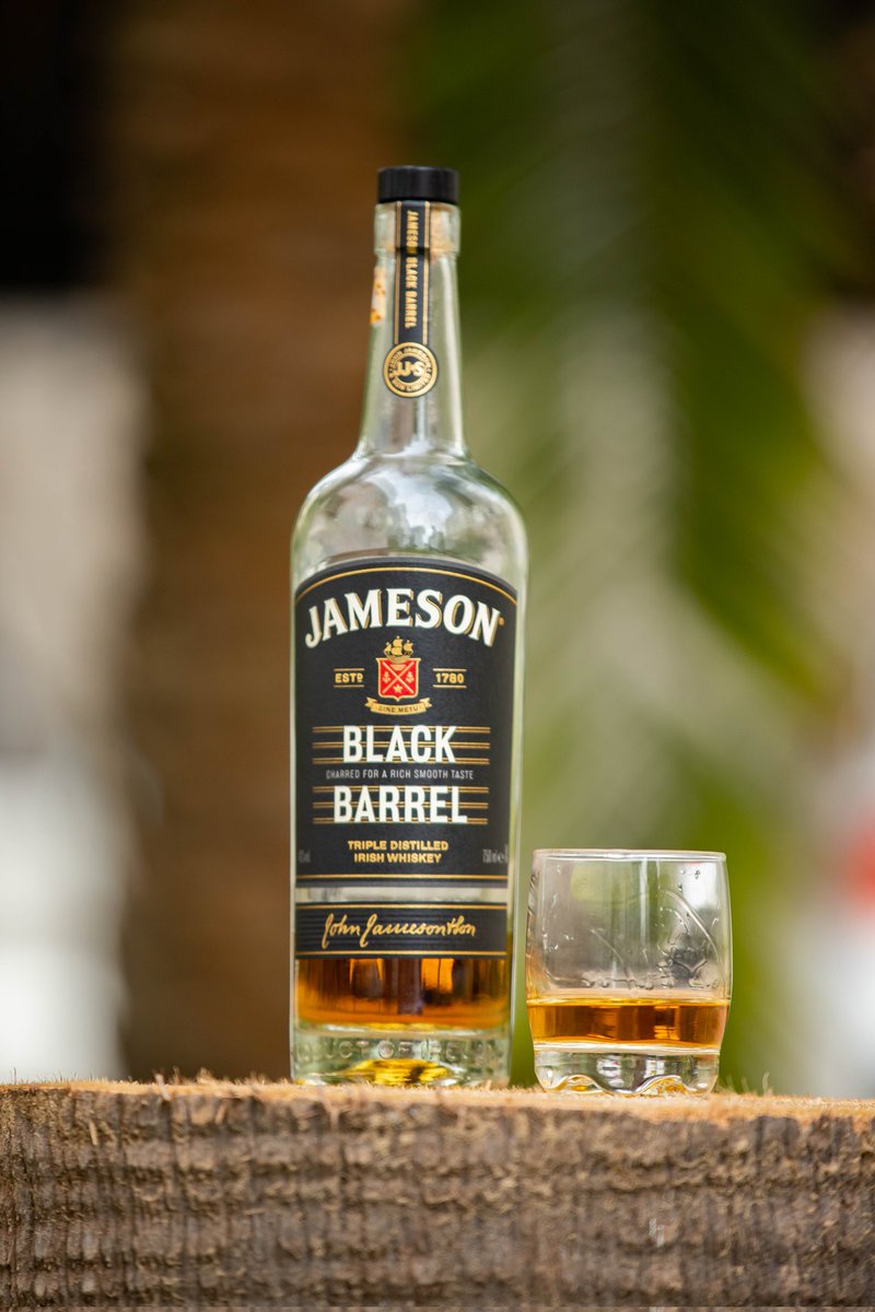 Oooohhhh...... sigh! Dreaming of the weekend that was. This bottle right here helped create some perfect memories!!! 😍😍
#Jameson #Blackbarrel #FireMadeMe
