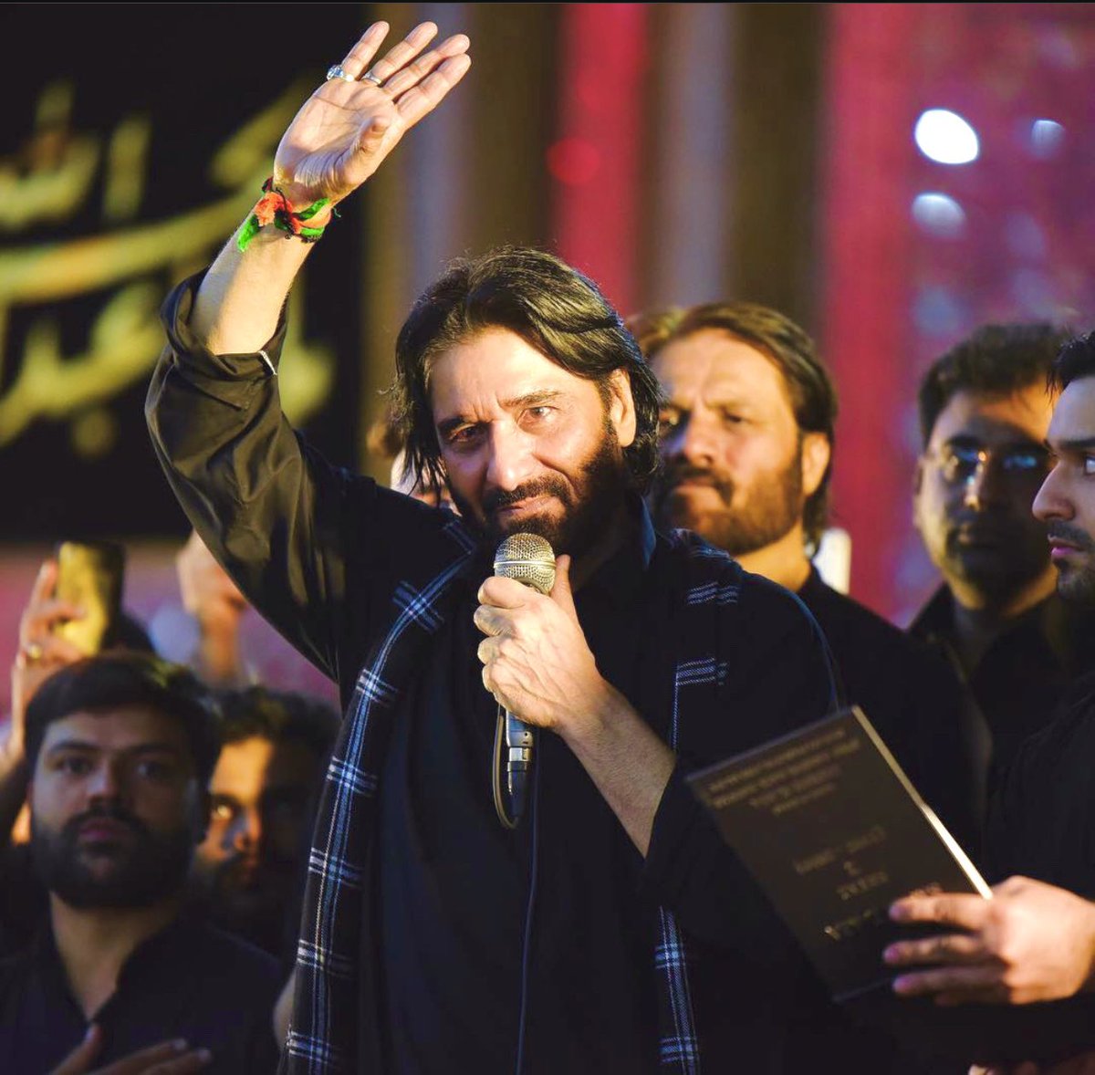 alijeesarwar's tweet photo. “Hussain ع Jisko De De, Uski Nasal Ba Murad Hai” 

G.O.A.T ❤️
#WeLoveNadeemSarwar https://t.co/naeyBQrctl
