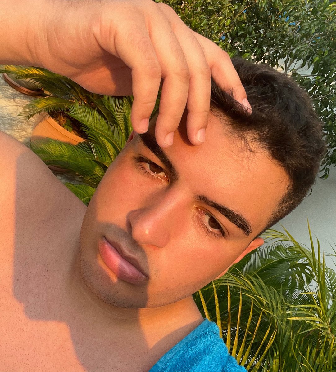 okankylic's tweet photo. find me under the palms https://t.co/9Y218wxafl