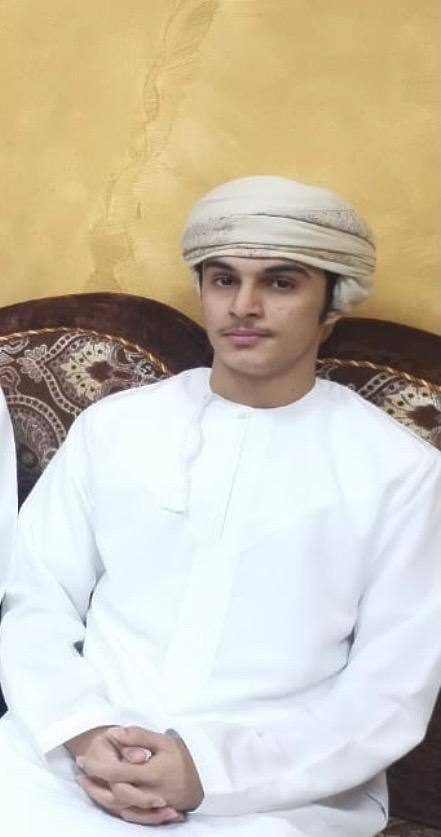 نبارك للطالب المتميز ابن القبيلة: هيثم بن سيف بن علي الـسـاعـدي من مدرسة مالك بن أنس للتعليم الاساسي بمناسبة حصوله على نسبة ٩٦.٣٪ علمي في #نتايج_الدبلوم_العام متمنياً له مزيداً من التقدم والتميز ومستقبلاً مزدهراً بعون الله.