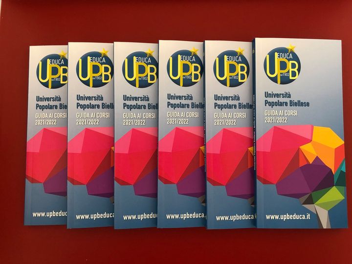 EducaUpb's tweet photo. GUIDA CORSI 21-22 disponibile in formato cartaceo nelle segreterie di Biella e di Cossato e nei tradizionali punti distributivi.
La GUIDA è anche scaricabile in formato pdf su https://t.co/YzbifU0Q49. https://t.co/u6oFJMrJCb