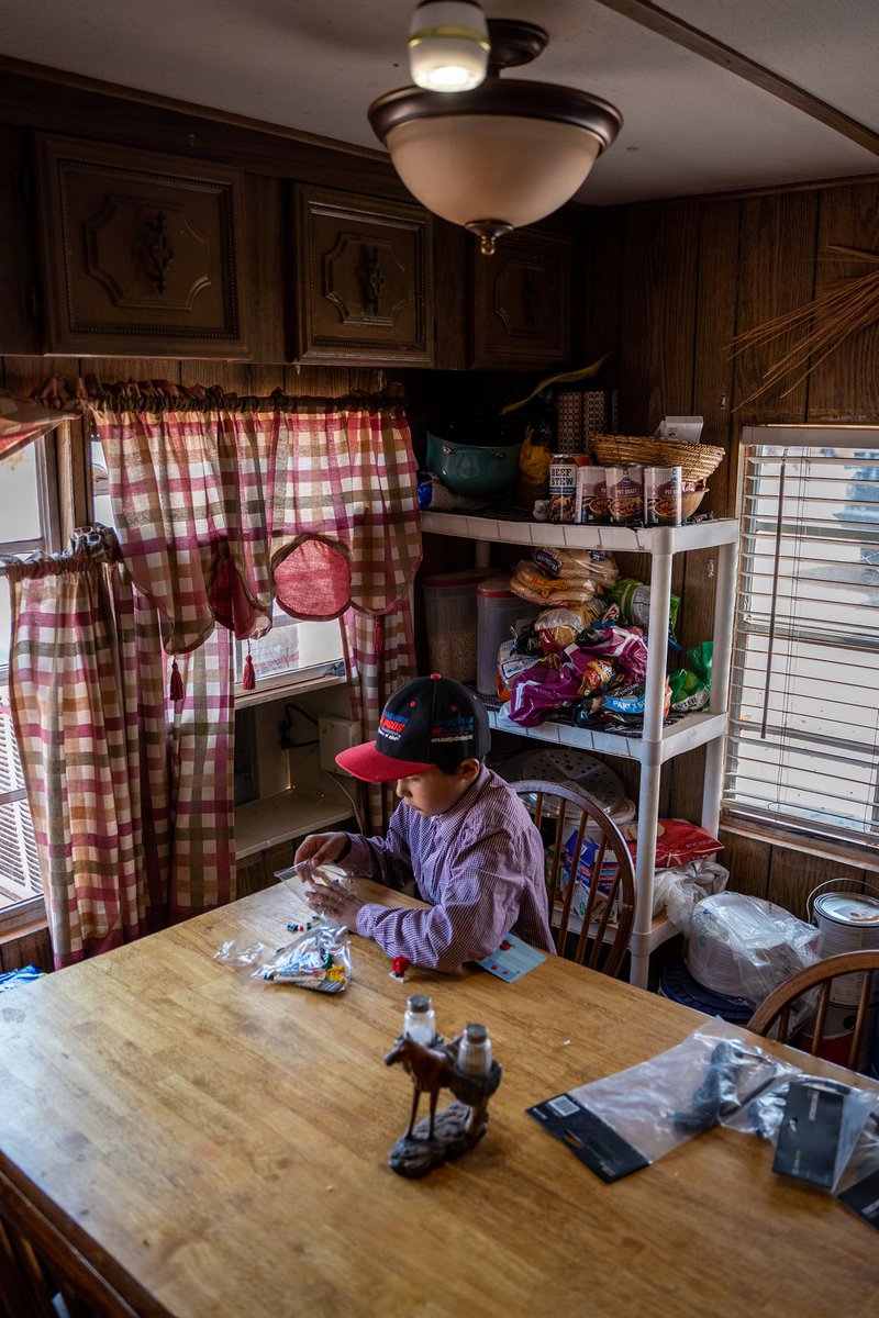HeartofAmericaF's tweet photo. Navajo Nation is the largest Native American territory in the US - yet about 15k don't have electricity. Since 2020, Heart of America has provided 8,000 education kits that included solar crush lights. Your gift helps us make #BackToSchoolBetter https://t.co/EaTgQuBXbk https://t.co/1tvifgtySM