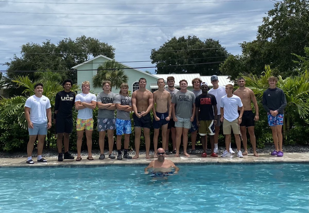 johnnywilk_john's tweet photo. Senior Speak!!!! Great afternoon of food, fellowship, ping pong, pool and goal setting…Senior Leadership!!!! #CudaNation https://t.co/RHkifbaL6z