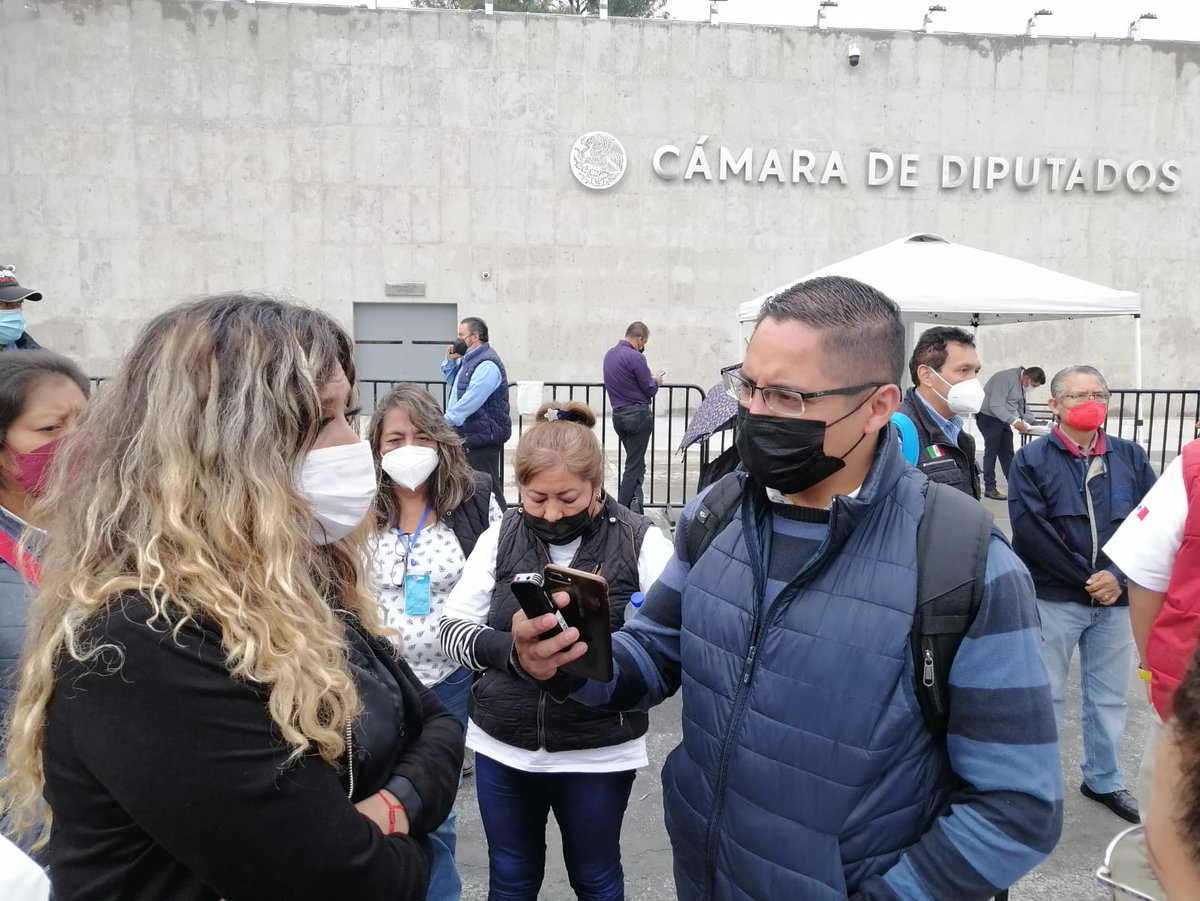 araceli_ocampo_'s tweet photo. Estamos en @Mx_Diputados para comenzar a instalar las mesas de trabajo, en donde la Secretaría de Gobernación ha convocado a las autoridades correspondientes que han solicitado cada uno de los sectores laborales. Seguimos en la ruta de pedir respeto a la libertad sindical. https://t.co/Rwv7Bq7bC0