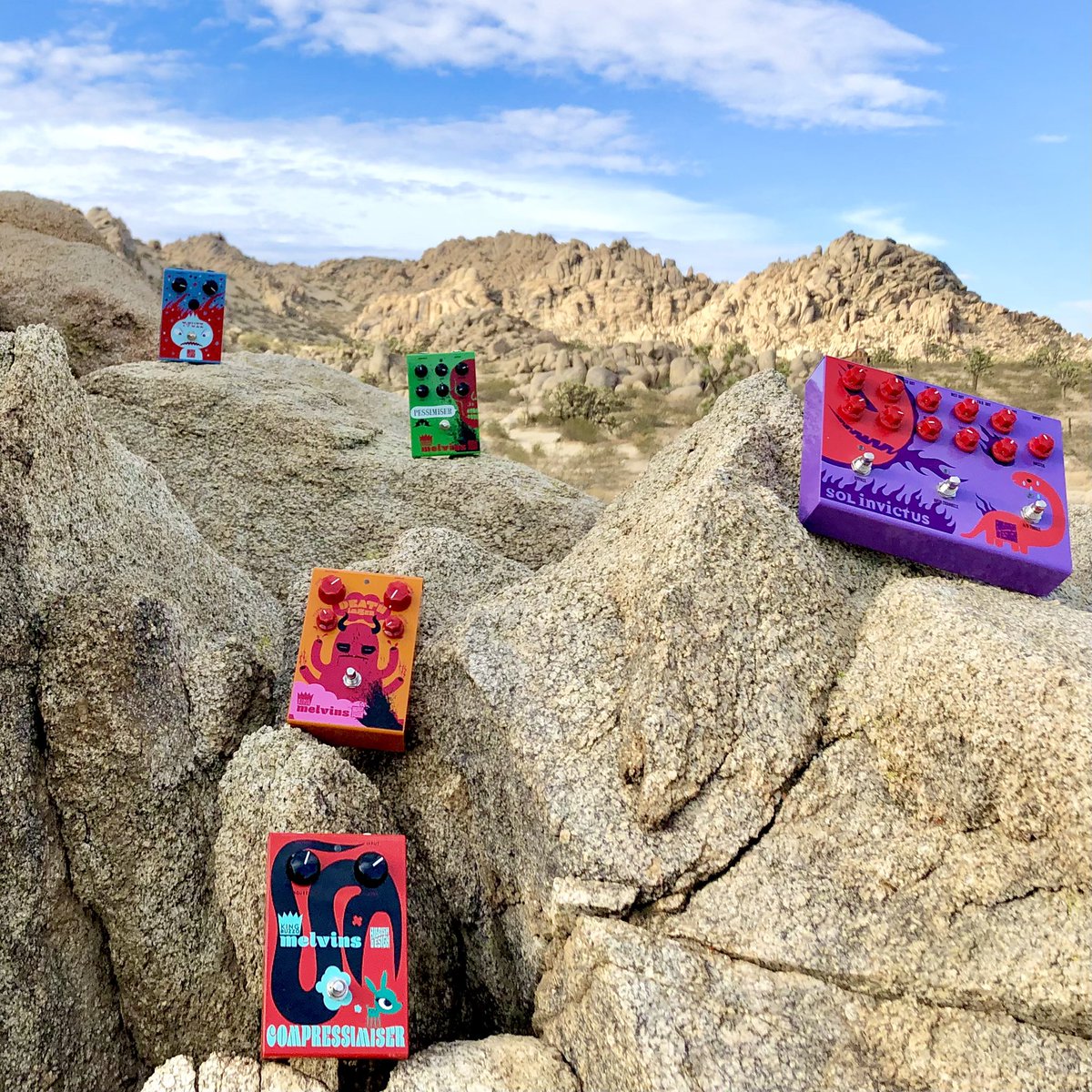toshikasai's tweet photo. A photo session with @AliciaKasai models : @HilbishDesign pedals location : Lake Los Angeles
——-=====——-
@melvinsdotcom @realkingbuzzo @MackieOh108 #toshikasaiproduction #toshikasai #guitareffects #distortion #fuzz #compressordear https://t.co/9cG97sr4EJ