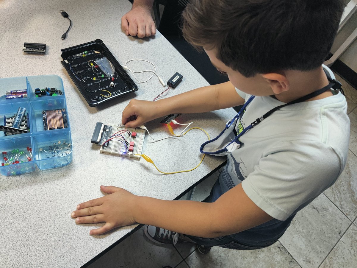 GenTechSupport's tweet image. Summer may be over but our camps are here to stay! Join us after school Monday, Wednesday, Friday afternoon and Saturday morning to continue the fun at GenTech. 
Signup at gentechsupport.com/kidstech

#gentech #kidstech #technology #STEM #coding #robotics