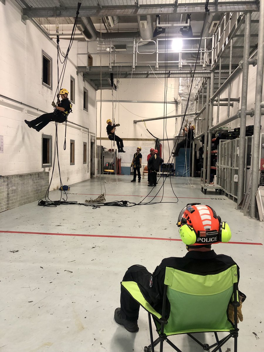 CliveBushMInSTR's tweet photo. Why stand, when you can sit ๐คฃ day two teaching the students #Passingknots #deviations #ropepro @lyonequipment @Petzl @ASPolice @RIG_Systems https://t.co/uNpFdnV9wZ