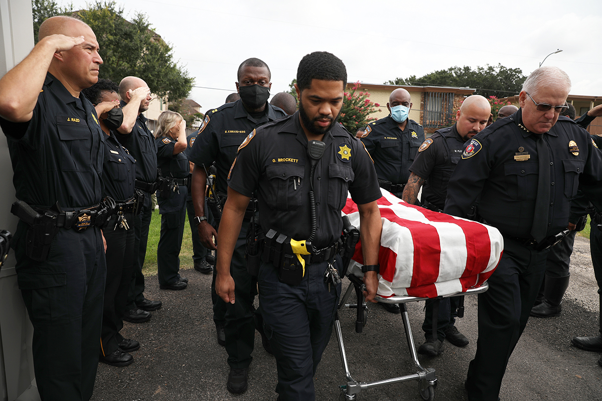 HCSOTexas's tweet photo. Today we held a cordon of honor for our teammate, Deputy Shaun Waters. He lost his life on Sunday after contracting COVID-19. His legacy will live on in the many deputies he mentored and trained as a field training officer and firearms instructor. Album: https://t.co/0xPlm5GIga https://t.co/VsBZHePfBd