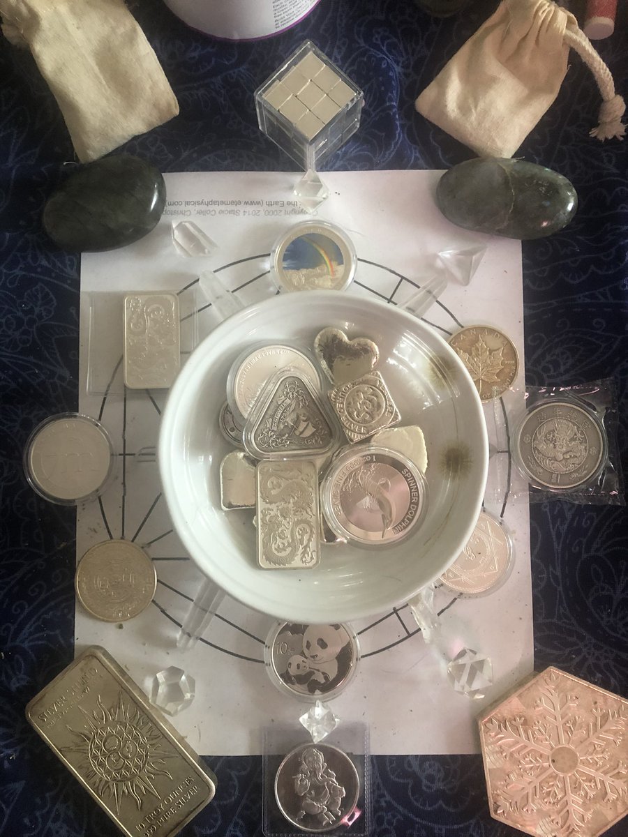 yarrs's tweet photo. What do you do with your #silver?
Sometime I make Crystal Silver grids to amplify the energy of both into the universe πͺοΏ½οΏ½π₯°
#howistacksilver #silversqueeze #silverlove #silvergrid #showmeyoursilver #silverparty https://t.co/k1rGmWI4QW