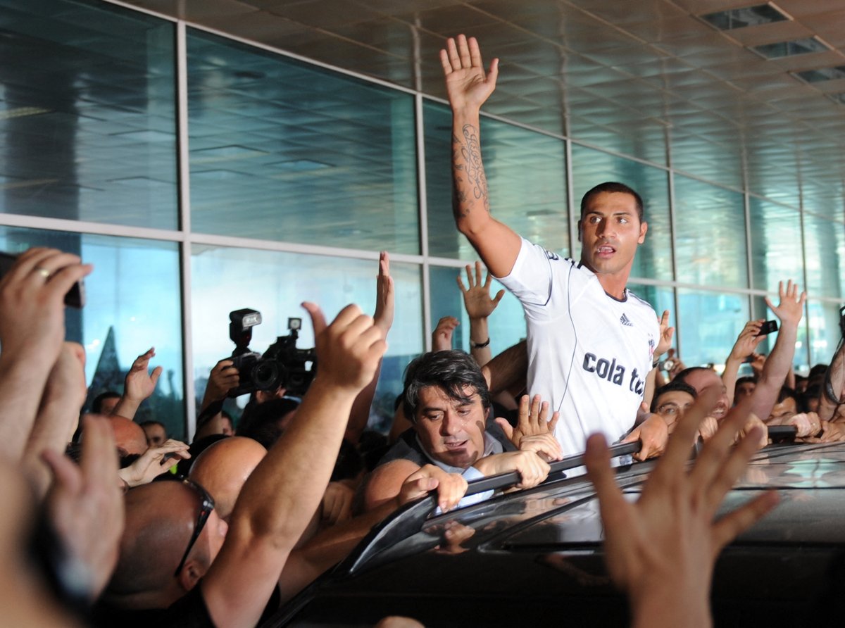 🦅 Your favourite Beşiktaş signing is ______

#UCL