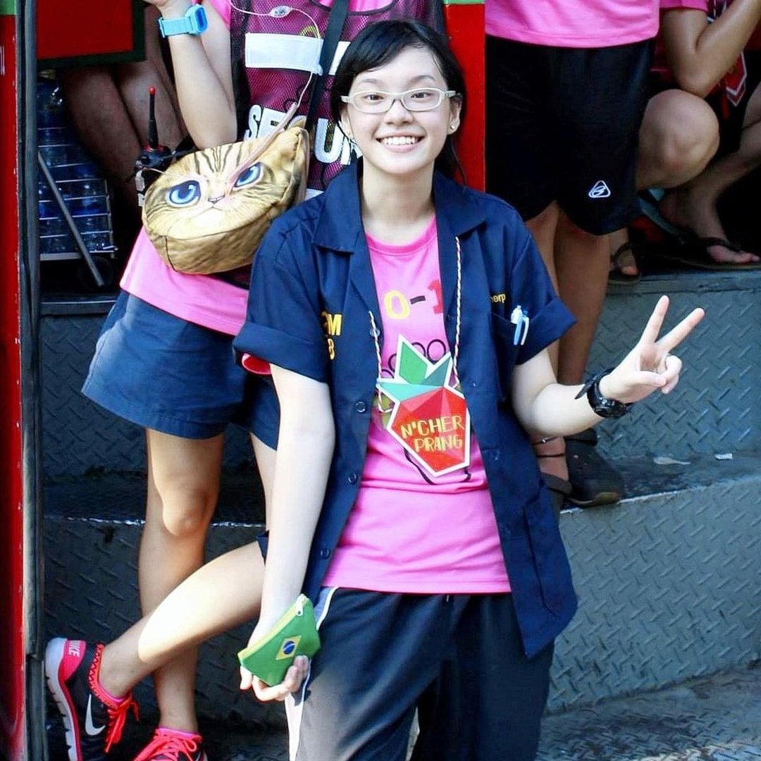 หล่อทะลุแว่น
#CherprangBNK48