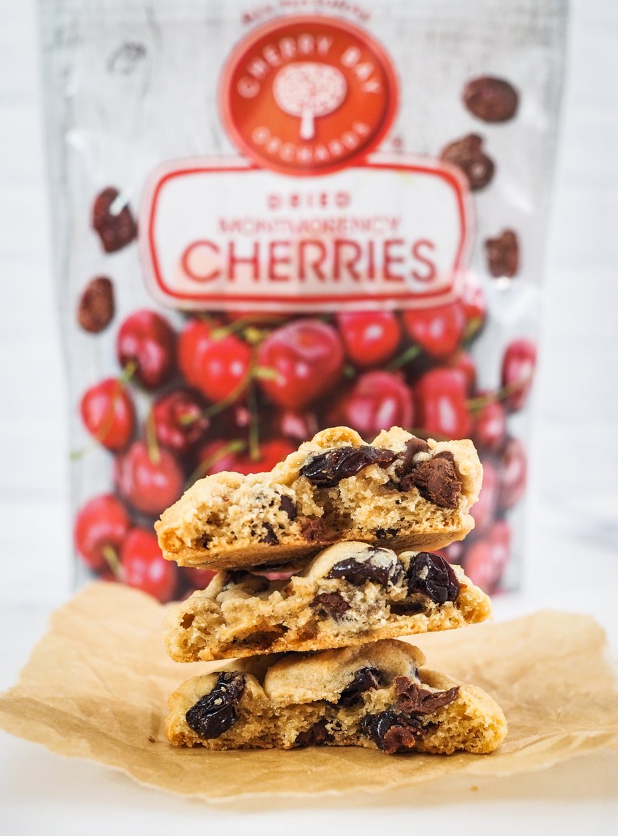 TravelBlggr's tweet photo. The perfect pairing of tart and sweet! We loved working with @usacherries on this recipe for 🍒Cherry Chocolate Chip Cookies! 🍪 Recipe + More > https://t.co/CkeIgoENRD (sponsored) #USACherries #ChooseMichiganMontmorency #TartCherries https://t.co/QFHptB1KIW