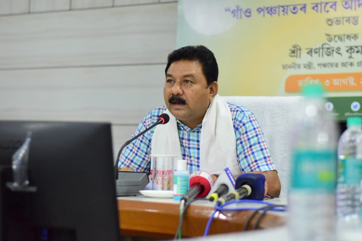 diprassam's tweet photo. পঞ্চায়ত আৰু গ্ৰামোন্নয়ন বিভাগৰ মন্ত্ৰী শ্ৰী ৰণজিৎ কুমাৰ দাসে আজি বিভাগটোৱে প্ৰস্তুত কৰা 'সেৱাই পঞ্চায়ত' শীৰ্ষক গাঁও পঞ্চায়তৰ বাবে আদৰ্শ নাগৰিক চনদ এখন আনুষ্ঠানিকভাৱে মুকলি কৰে। 

সবিশেষ পঢ়ক ইয়াৰ লগত সংলগ্ন প্ৰেছ বাৰ্তাটোত-

@RanjeetkrDass @RuralAssam https://t.co/s4wgcOZKtq