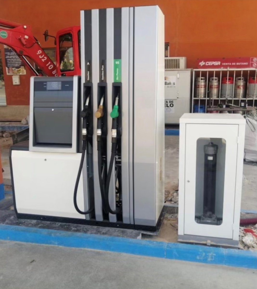 The future of a clean diesel transfer! What a cool application using a Schroeder K9-inspired solution for dispensing filtration.  Photo sent to us from a customer. #FutureOfWork #diesel #gasolina #cleanenergy