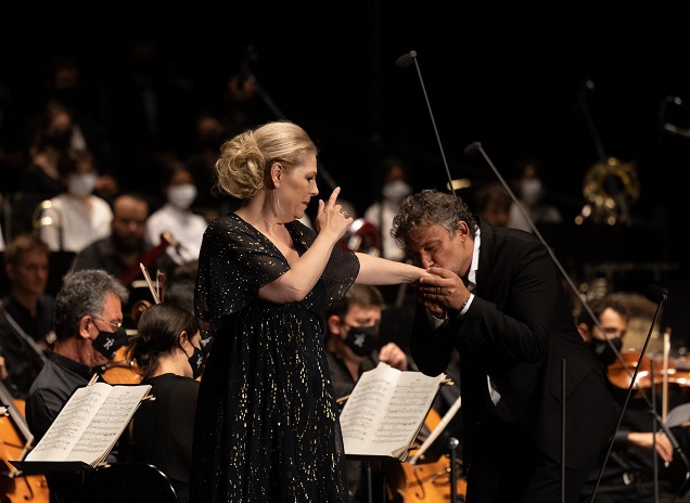 anaclasemusique's tweet photo. Le bel été d’Anaclase ! 24 | Distribution de rêve pour cette TOSCA #Puccini en concert au Festival #CastellPeralada Carlos #Álvarez @GerardoBullon Jonas #Kaufmann Sondra #Radvanovsky – François #Cavaillès signe notre chronique https://t.co/Wp29a7Zv6h https://t.co/ewse8h8Fl4