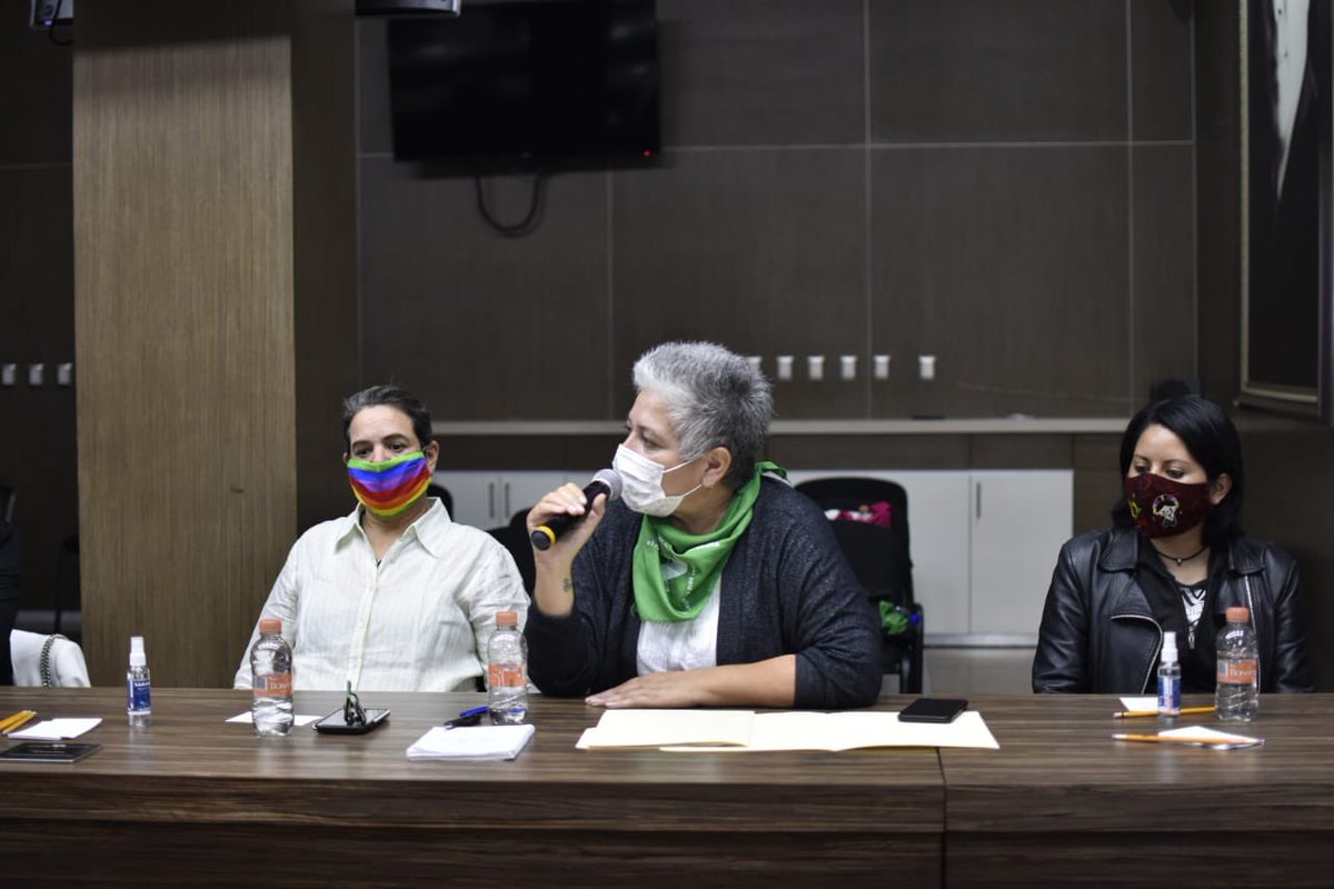 KB_E05's tweet photo. Las colectivas y organizaciones en pro del derecho a decidir, nos reunimos en la Cámara de Diputados del Estado de México para exigir a @Legismex el apoyo para el #AbortoLegalEdoMex #SeráLeyEdomex https://t.co/XbNq6Ca7MD
