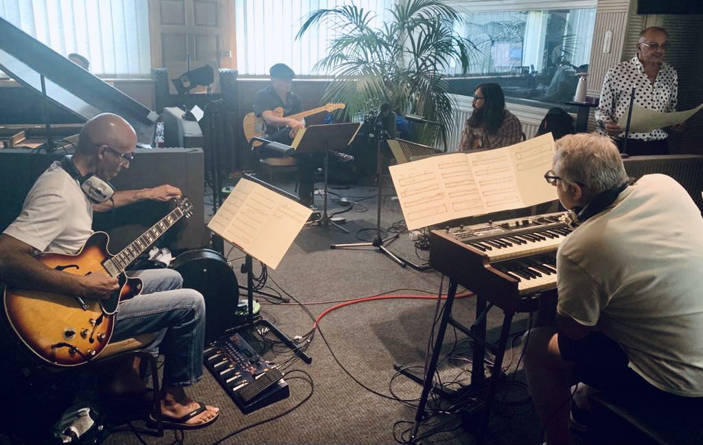 RushtonMusic's tweet photo. An ensemble shot from our recent album-recording adventures at #PorcupineStudios. Stay tuned for news of the band line-up for our bank holiday gig at @the_bear_club in Luton! 📣🎶
.
#GaryBaldwin #FrankDawkins #StephenLarge #TimCansfield #MarcusBonfanti #newalbum #recordingstudio https://t.co/OrZMtoTZw5