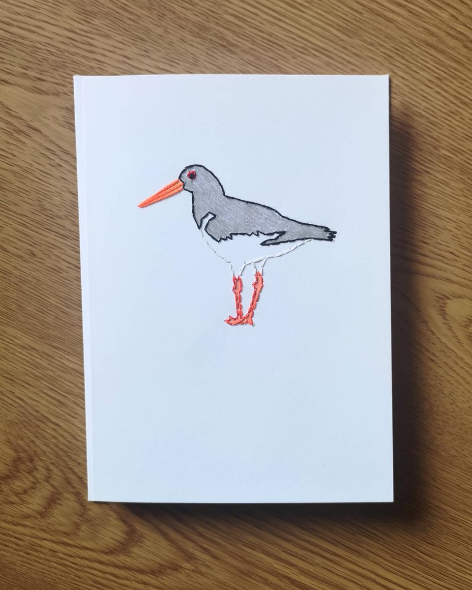 amyeat94's tweet photo. Third card in my little seabirds collection is the beautiful oystercatcher 😍
.
These gorgeous birds can be spotted all year round in a number of different habitats in the UK so be sure to keep your eye out!
#oystercatcher #rspb #seabirds #birds #handmadecards #embroidery https://t.co/8jKP8C2G1r